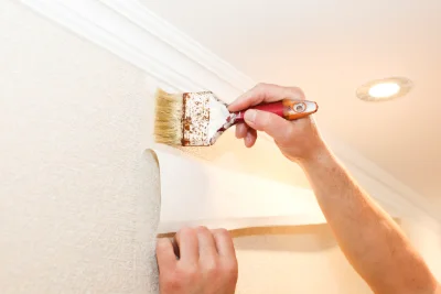 Pose de papier peint à Tressan — revêtements muraux et toiles de verre